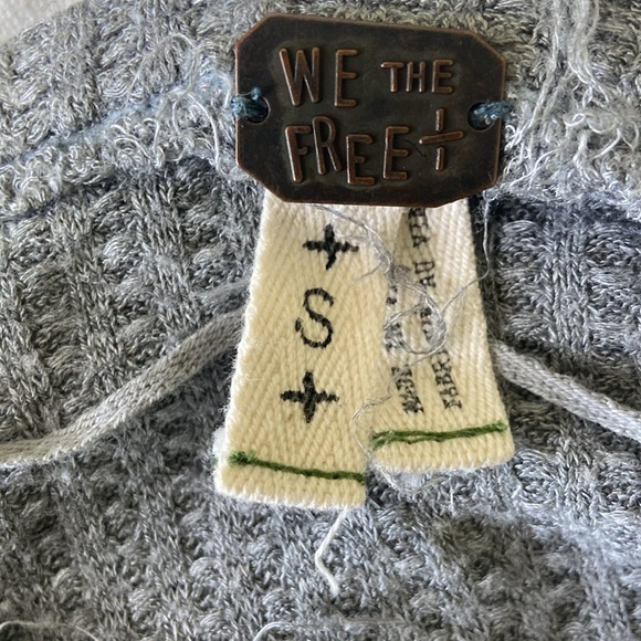 Free People Frayed Hem Oversized V Neck Gray Thermal Size Small - Picture 7 of 9